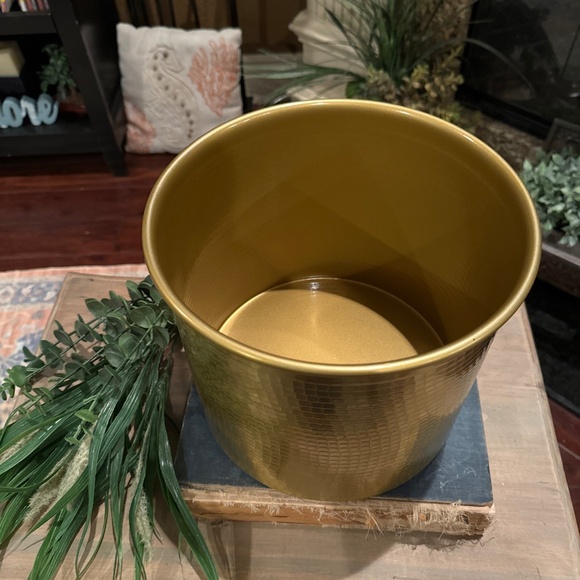New IKEA VINDFLAKT VINDFLÄKT Vase Planter Gold 10" 904.256.31 NWT - Picture 2 of 5
